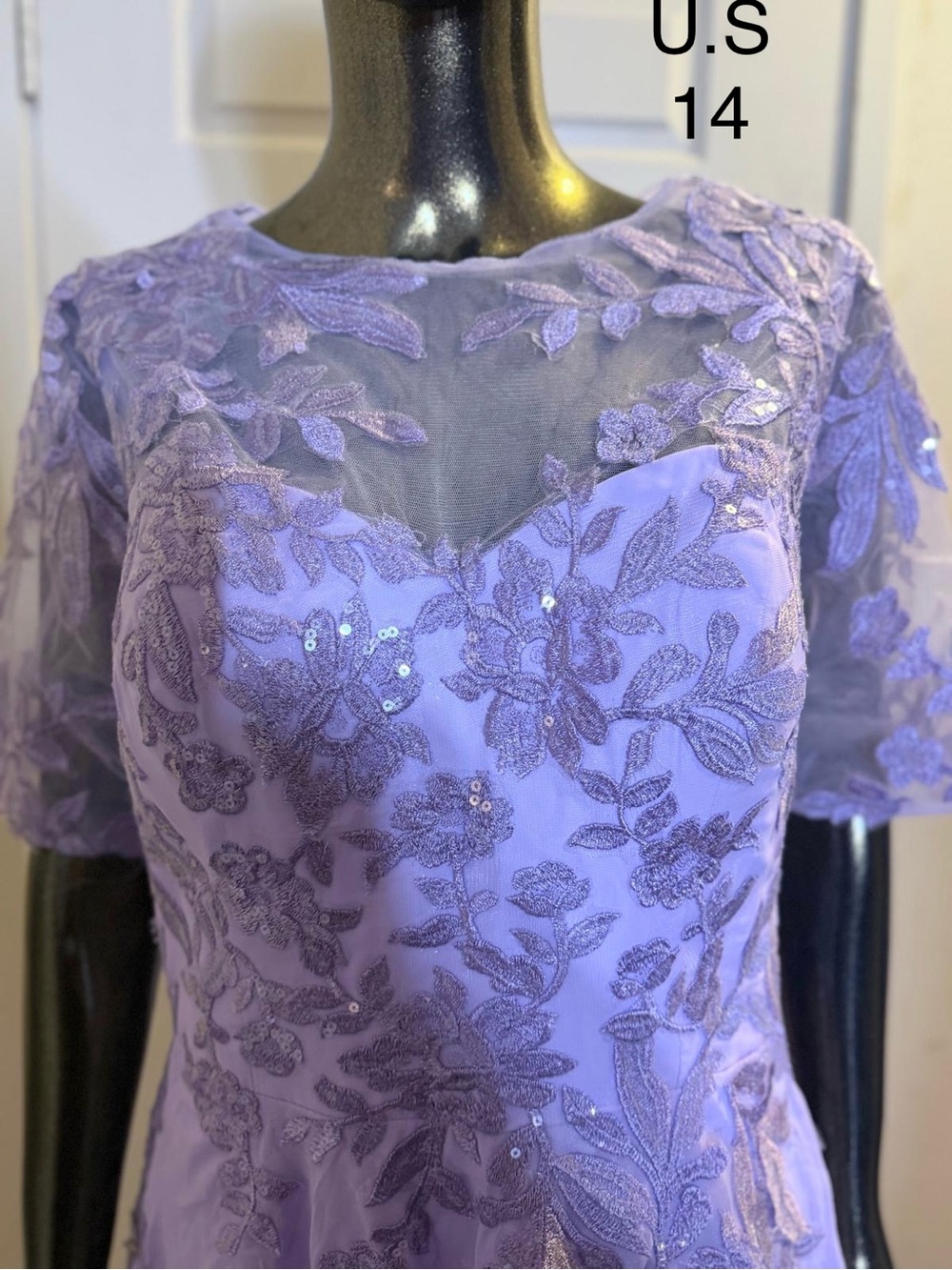 Elegant Lavender Lace Evening Dress - Size 14